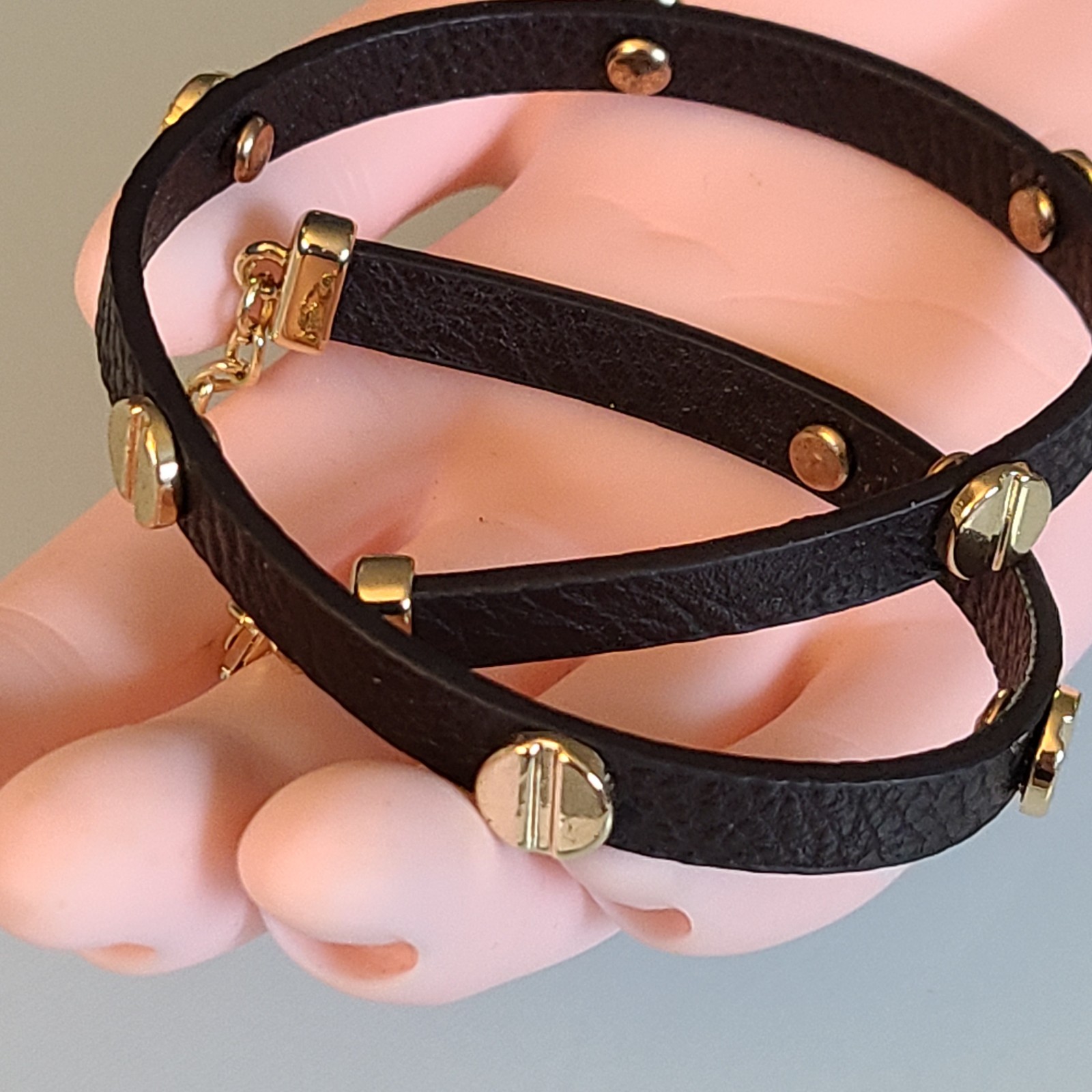 French Connection Double Wrap Bracelet Black Pebble Grain Gold Screw Studs NWT 1