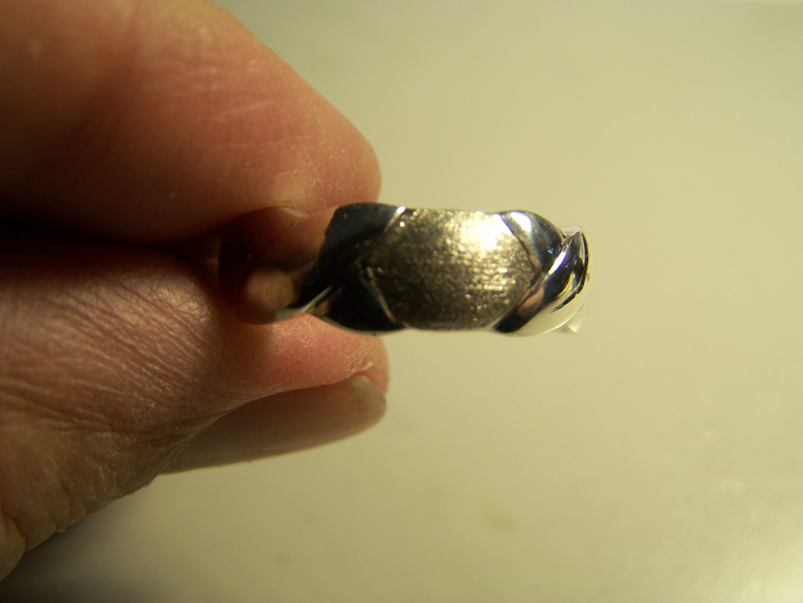 VINTAGE NEW UNISEX HUGS&KISSES STERLING SILVER BAND/RING SIZE 9 3/4 SIGNED