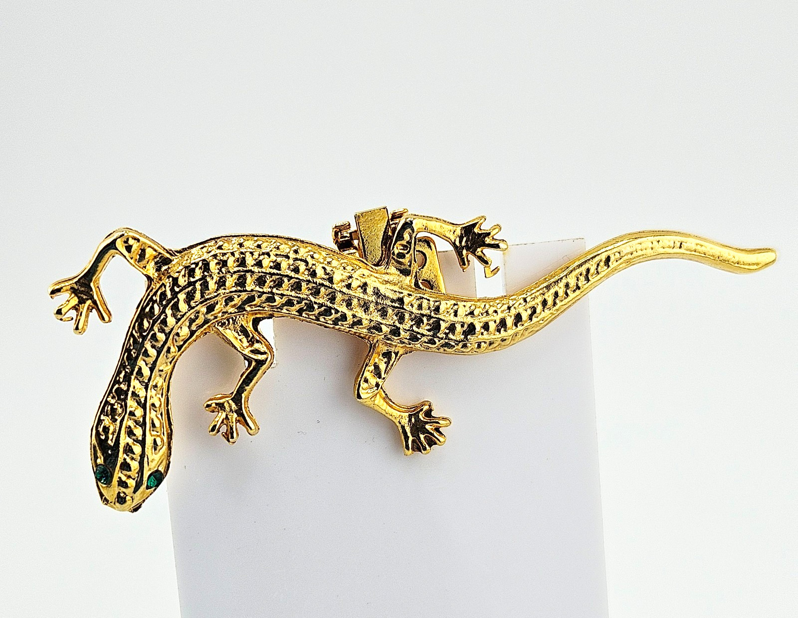Vintage Nancy Katz Gold Tone Lizard Gecko Brooch Pin Scarf Slide Green Eyes 3″