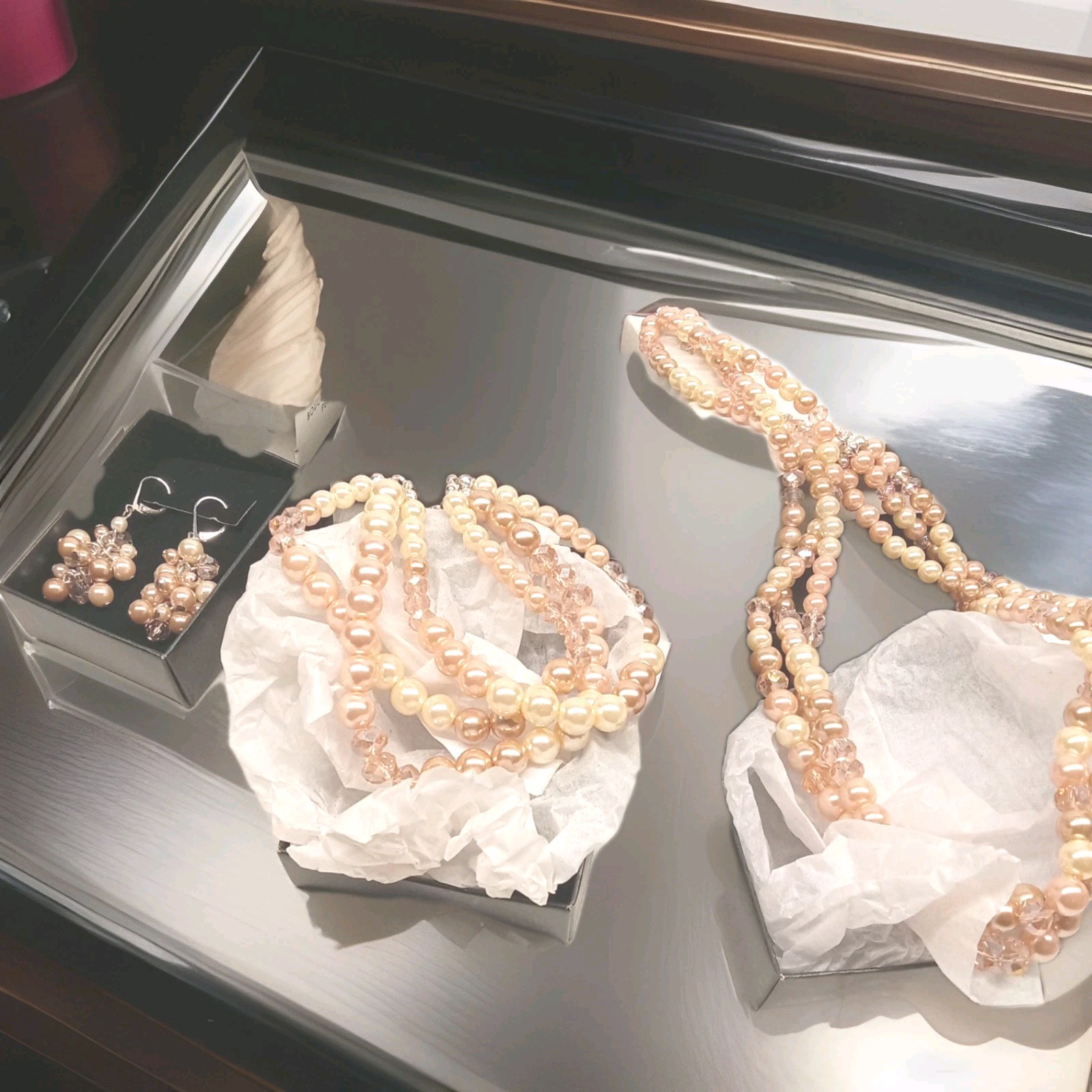 ROSE PEARLESQUE: Statement Necklace , Bracelet Multirang AND Cluster Earrings