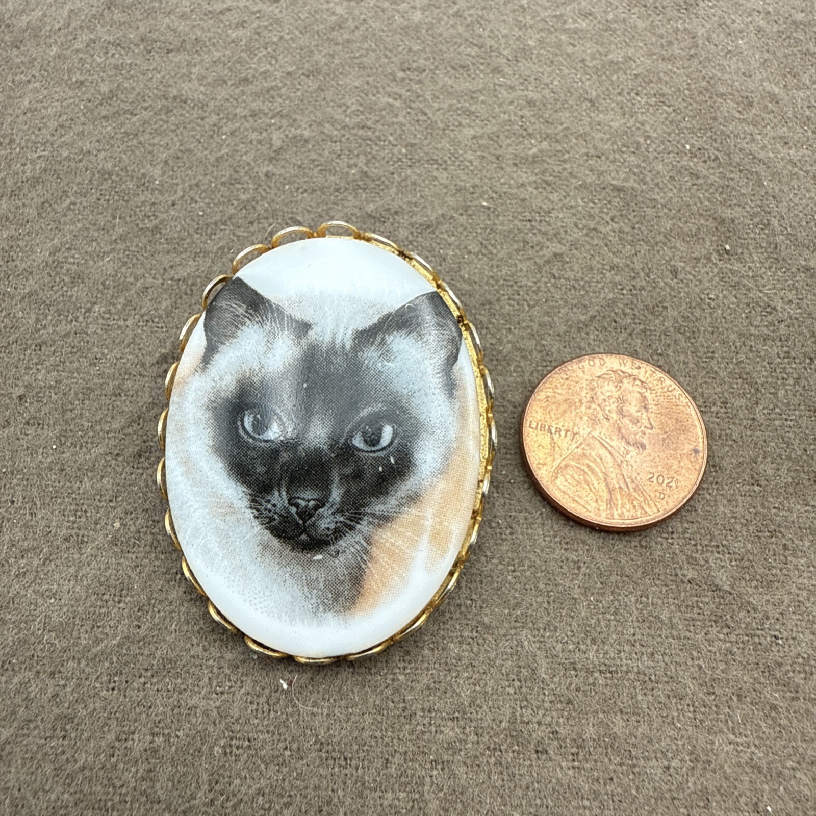 Vintage Porcelain Transfer Blue Eyed Cat Portrait Oval Pin Brooch