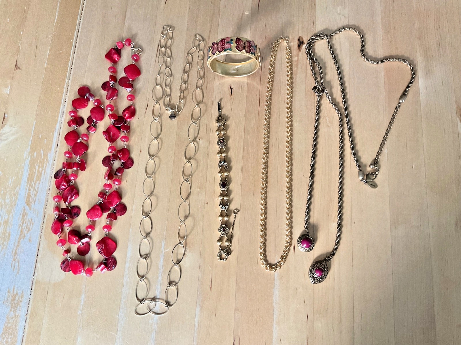 Lot of 6 vintage costume jewelry pieces in red/gold tone shades