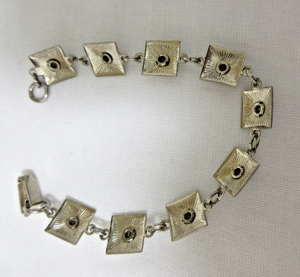 Vintage Gold Tone Light Purple Rhinestone Link Bracelet 6″ – No Metal Wear