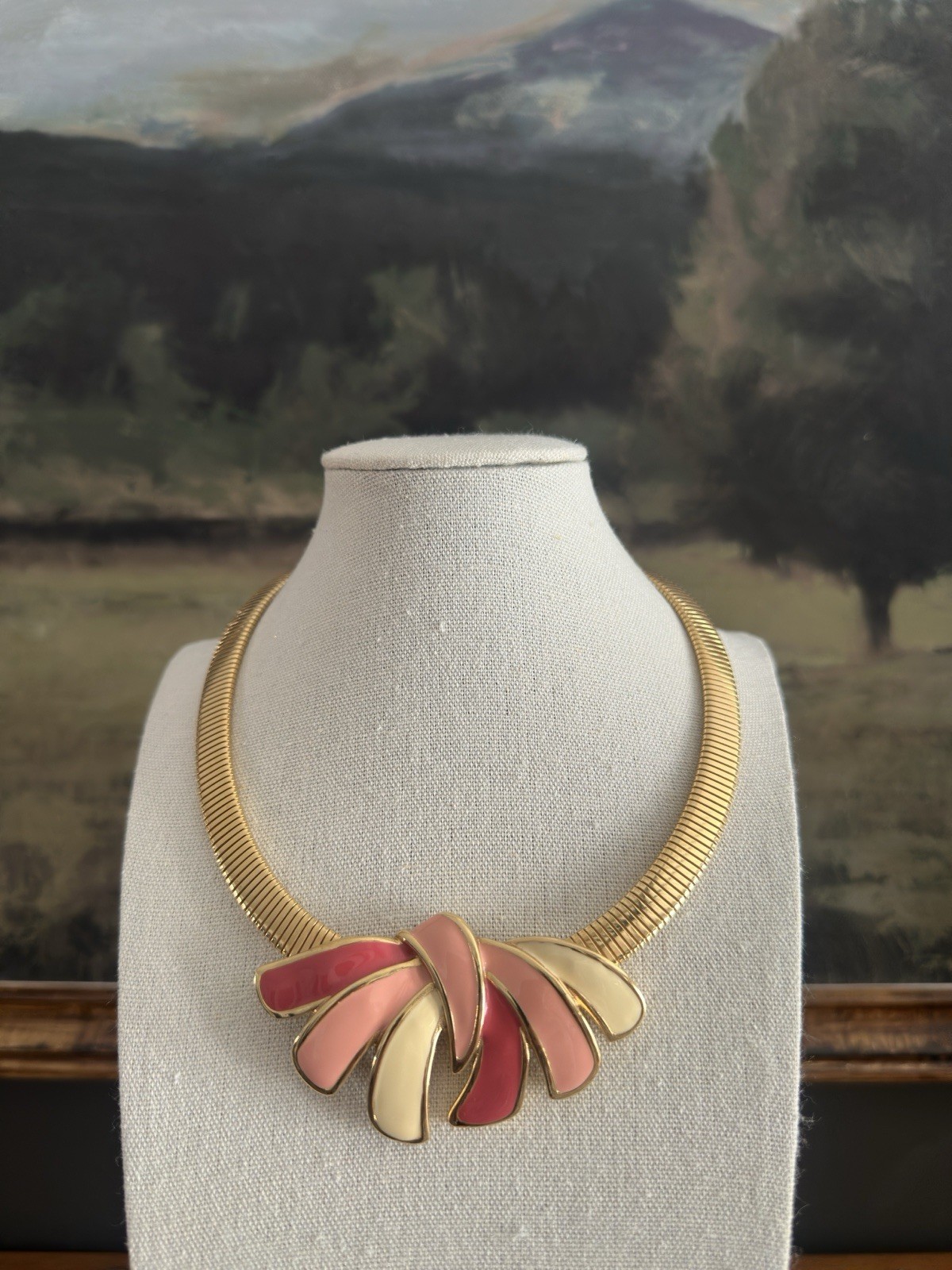 Vintage Napier Gold Tone Snake Chain Choker With A Pink/Beige Enamel Pendant 16”
