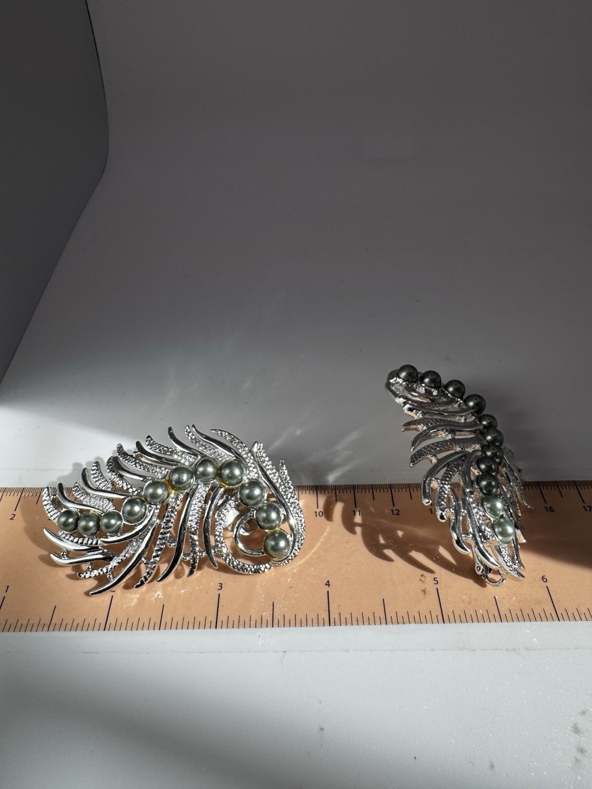 Vintage Sarah Coventry “Feather Fantasy” Faux Pearl Double Clip On Earrings
