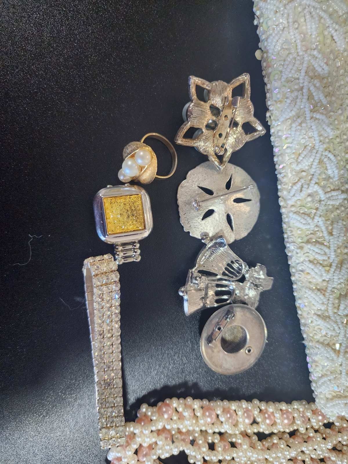 Vintage jewelry set of 21 in vintage purse