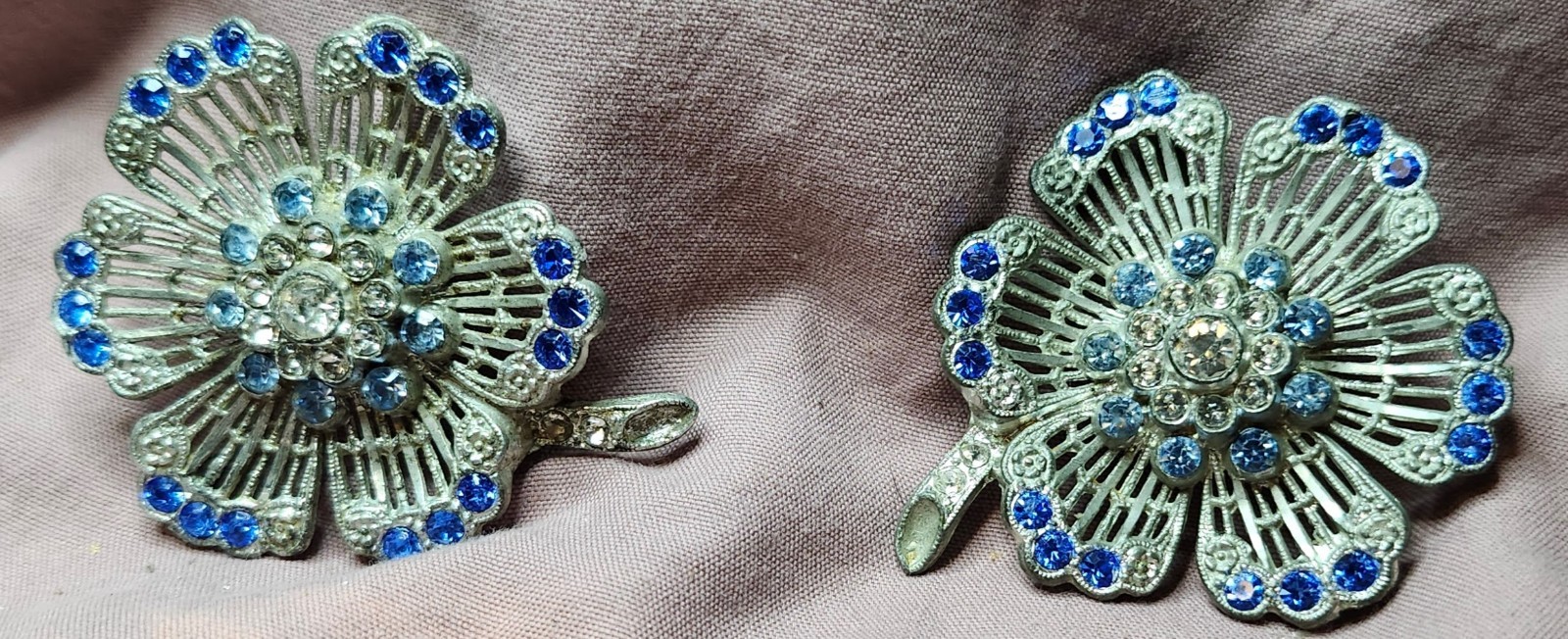 Pair Little Nemo Pansy blue rhinestones Pot Metal brooches Signed LN/25