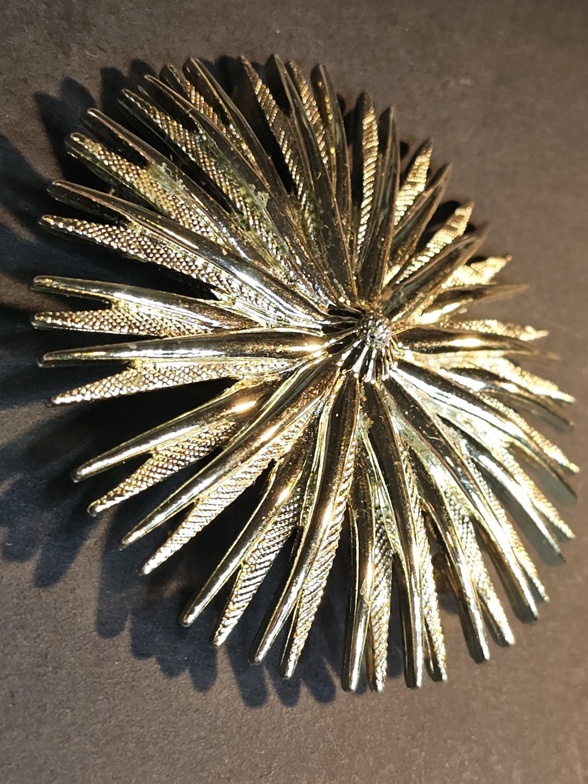 Vintage Emmons Gold Tone Starburst Flower Atomic Brooch Large 2.5″ Textured