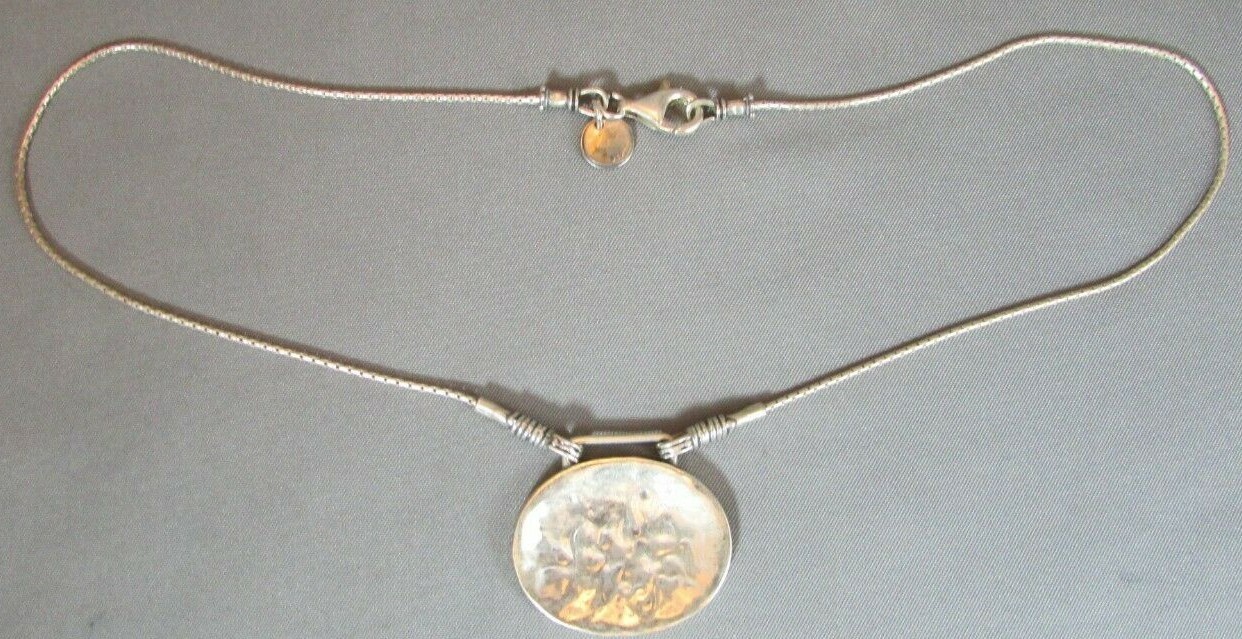 Retired SILPADA STERLING SILVER HAMMERED OVAL DISC PENDANT NECKLACE N1356 MIB
