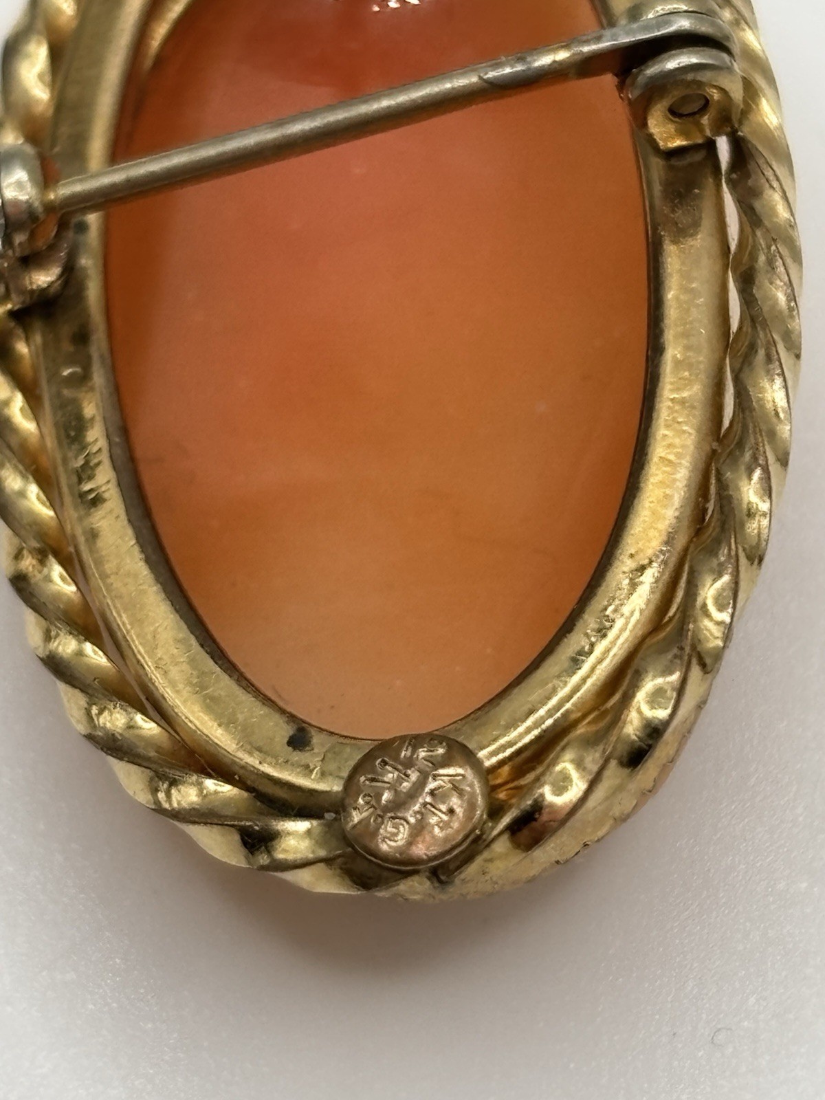 Vintage 12Kt Gold Filled Left Facing Oval Cameo Portrait Pendant / Brooch Pin