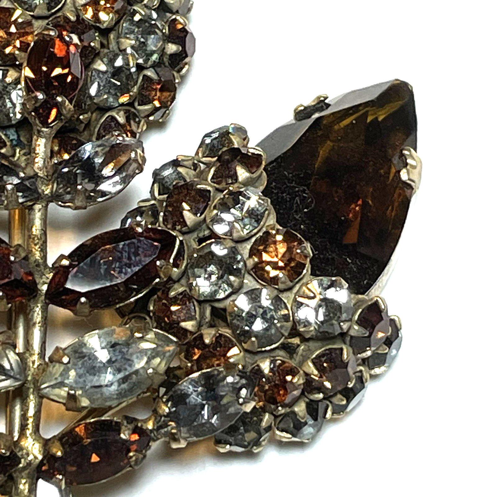 VTG UNSIGNED SCHREINER 3 ACORN STATEMENT BROOCH DARK TOPAZ & SMOKY GREY CRYSTALS