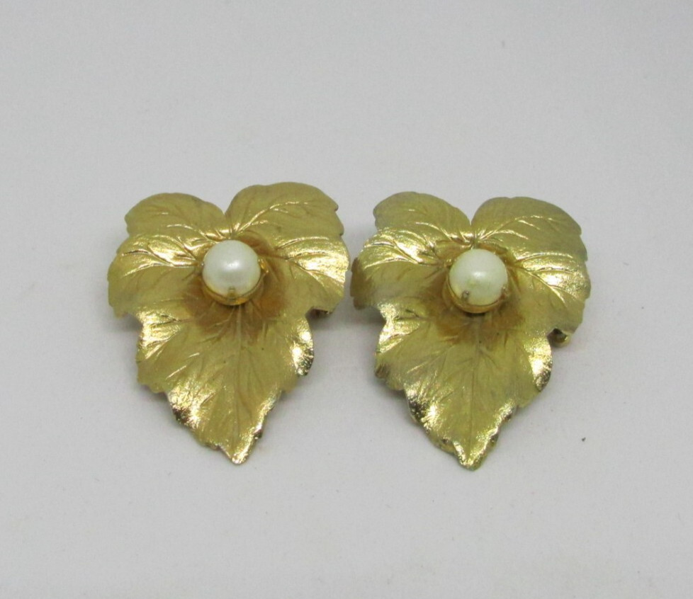 Vtg Sarah Coventry Leaves & Pearl Brooch Earring 4 Brooches 1 set clip earrings