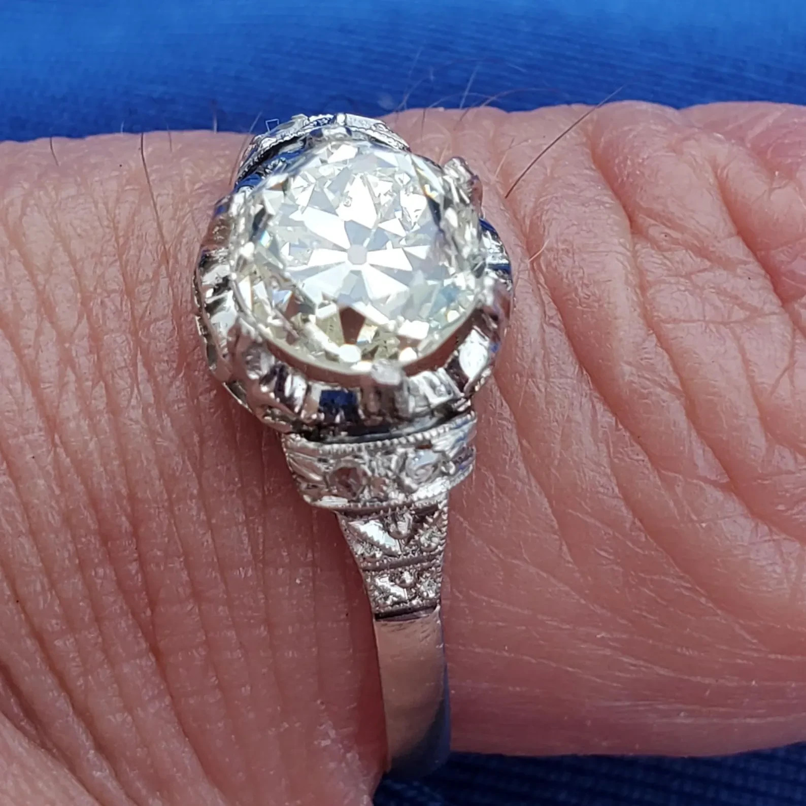 Original EARTH MINED DIAMOND Cushion cut Deco Engagement Ring PLATINUM Solitare