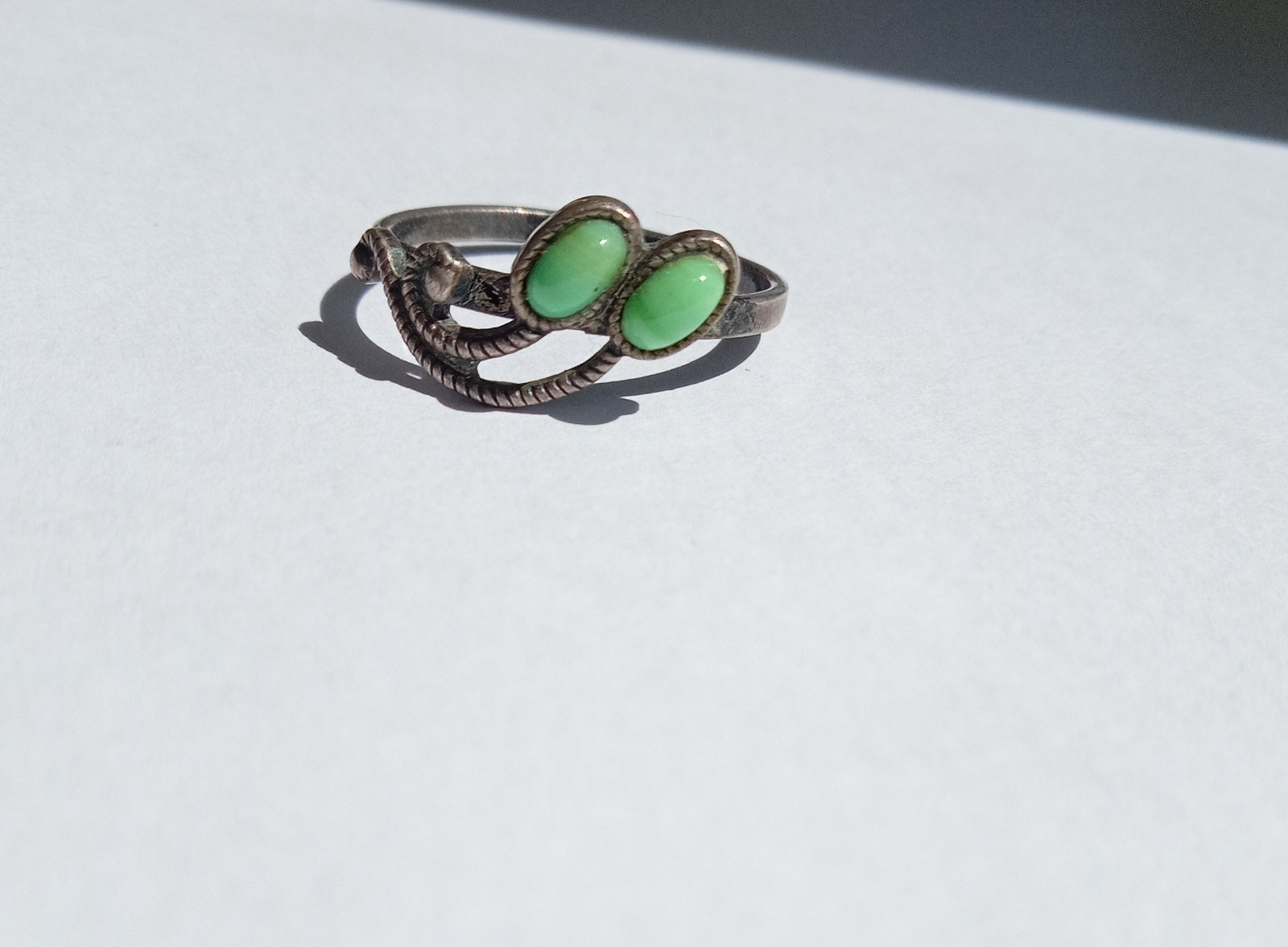 Vintage Ring Green stones Cupronickel Beautiful Women’s Jewelry size 8