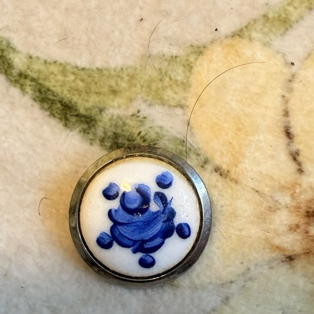 Round Delft Floral Art Pin Brooch, Silver Tone Metal, Women’s