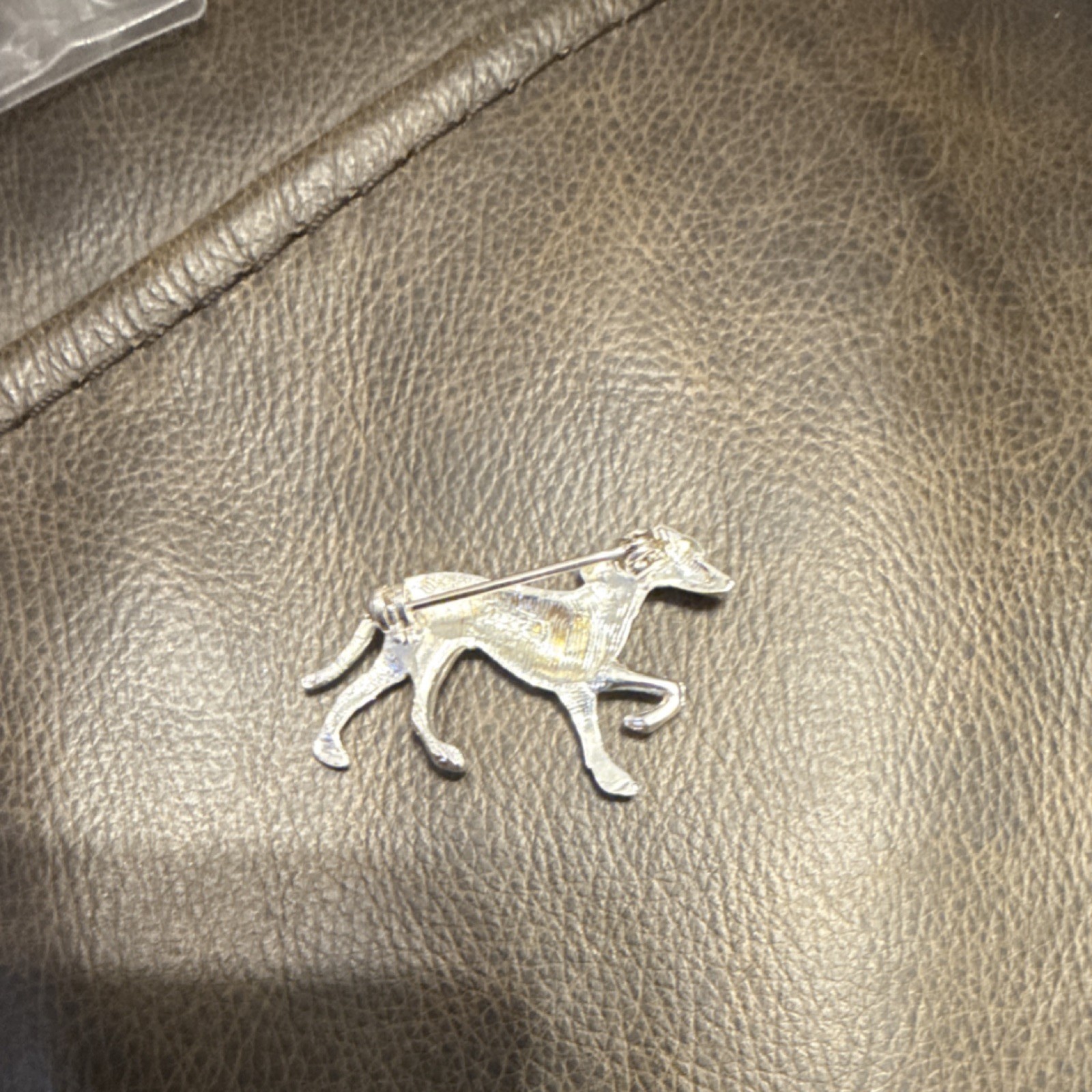 Silver Metal Dog Animal Brooch Pin Unisex Adults No Stone Fashion Jewelry