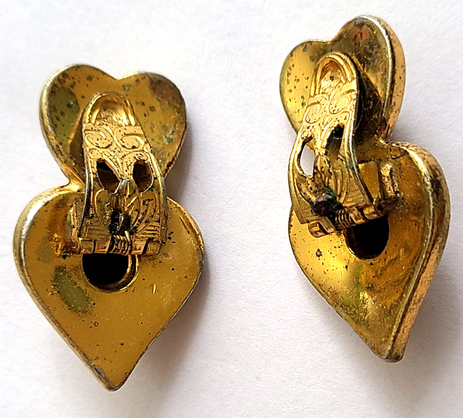 VINTAGE STUNNING GOLD TONE HEARTS BAROQUE STYLE CLIP ON EARRINGS