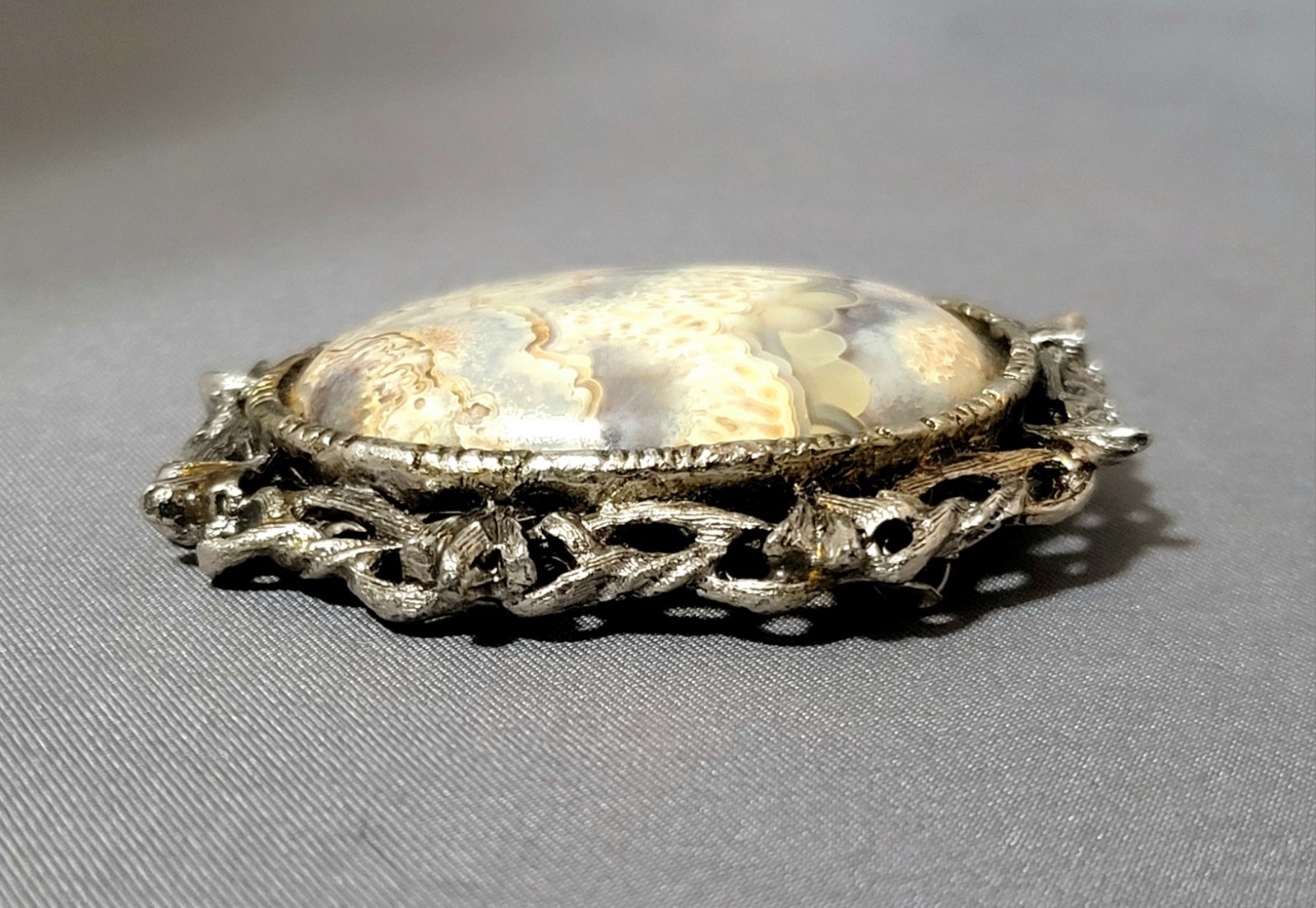 Vtg. Oval Agate Cabochon Brooch Pins Bezel Leaf Frame Silver & Gold Tone Set 2