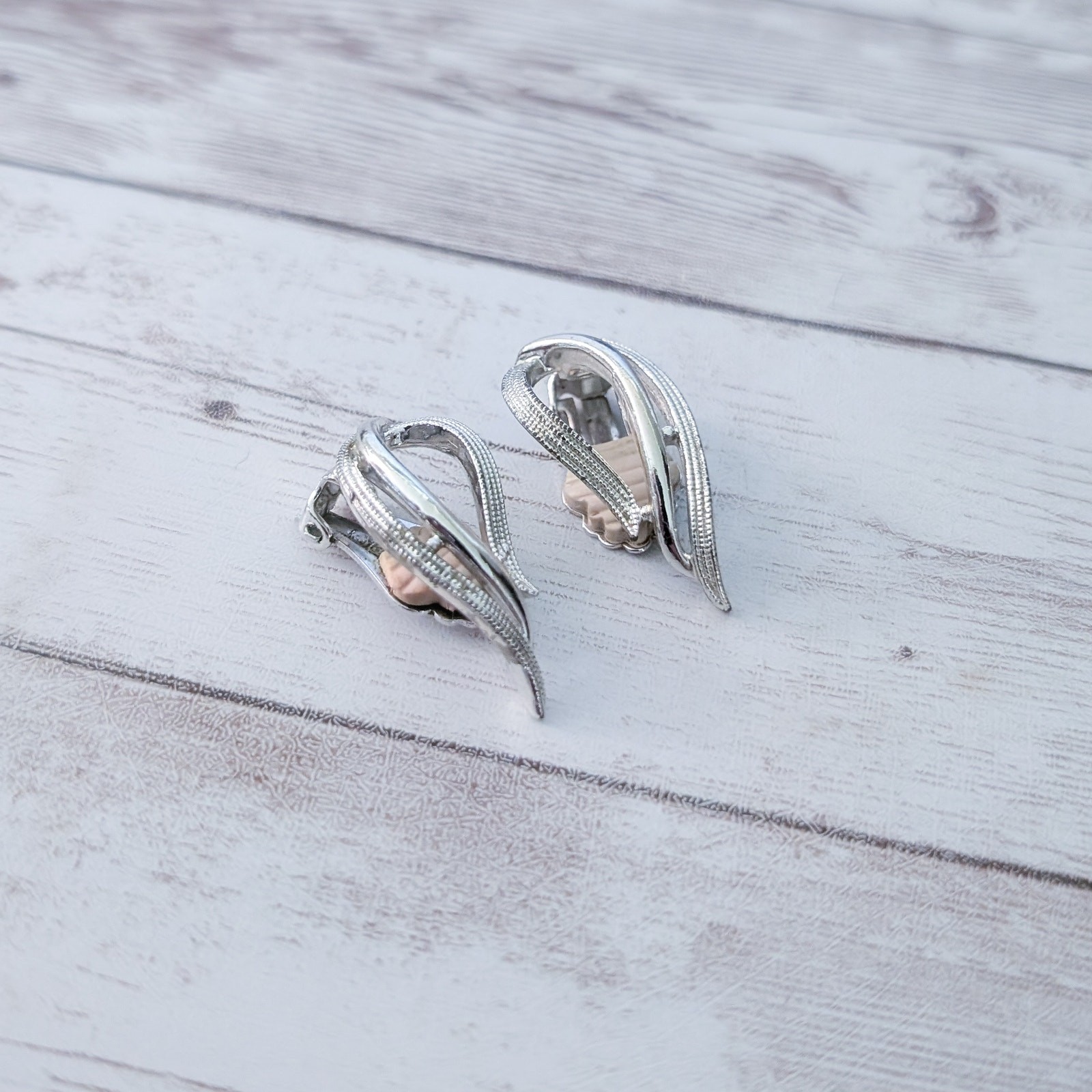 Vintage Sarah Coventry Clip On Earrings Silver Tone – Fair Condition