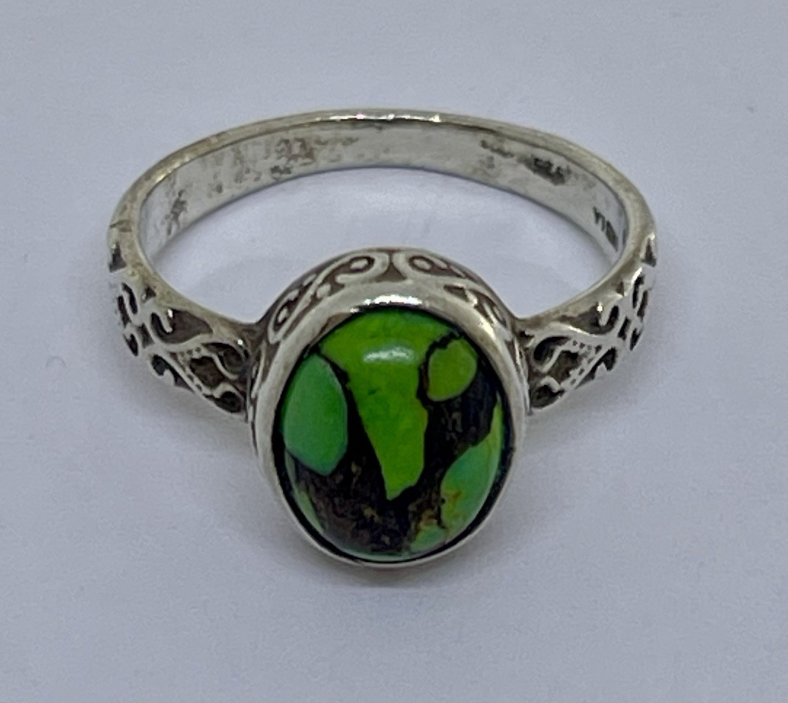YS India 925 Vintage Ring W/Green Stone, Size 7