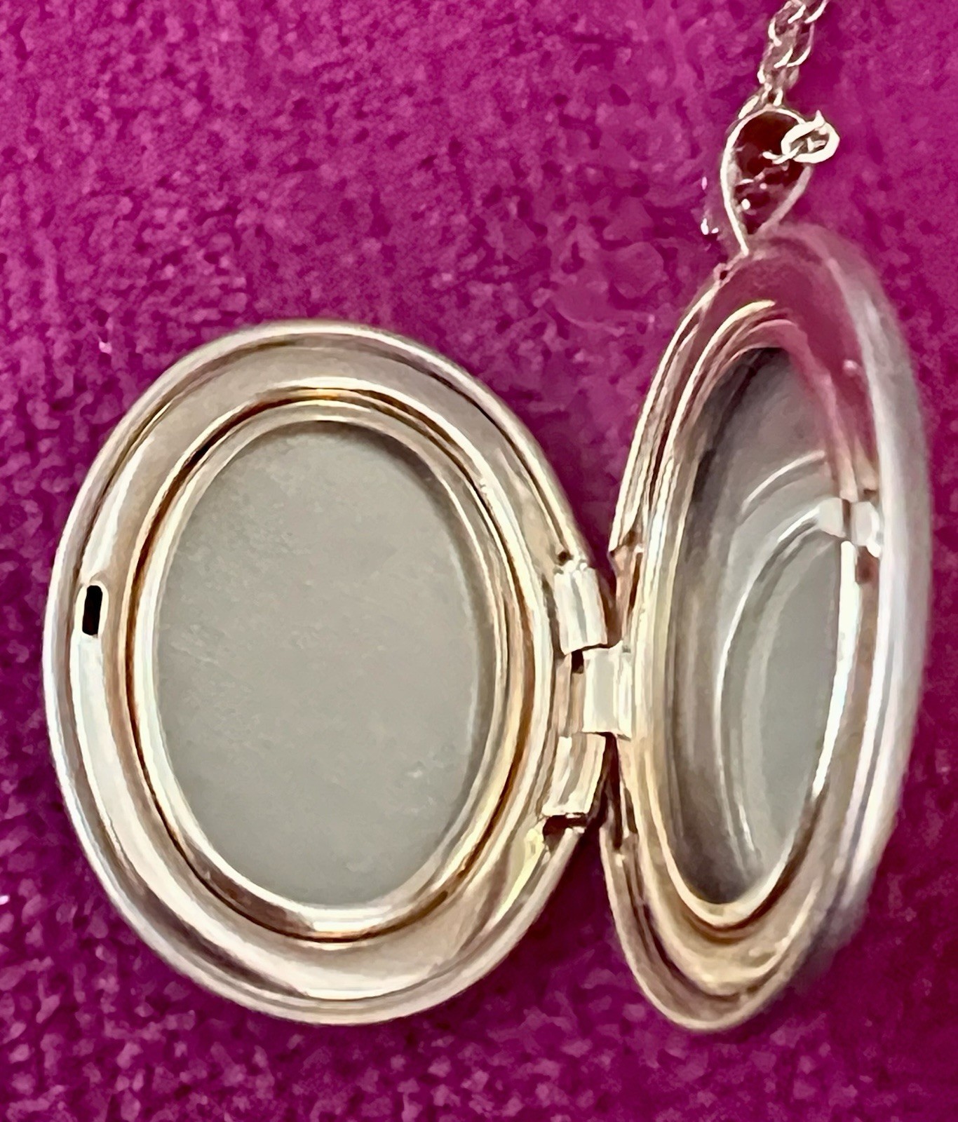 VINTAGE 1950s GOLD FILL LOCKET WITH CHAIN 14k GF PPC PRINCESS PRIDE CREATIONS