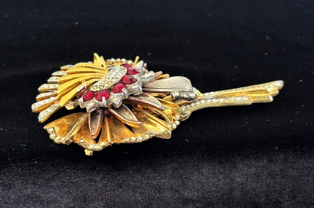 1940s Signed REINAD Gold Plated RED CLEAR CRYSTAL LG Layered FLOWER Pin Brooch