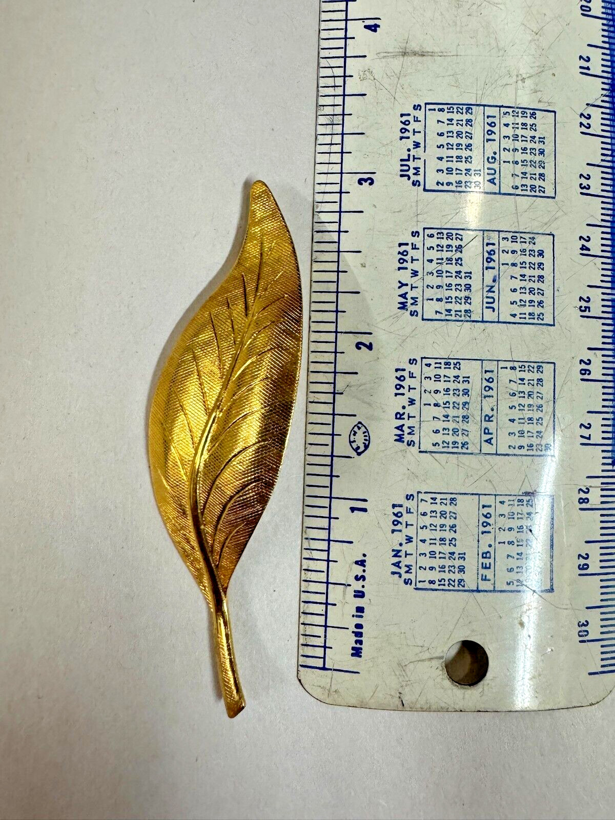 Vintage Leaf Brooch Gold Tone Pin Fall Autumn Any Occasion 3″