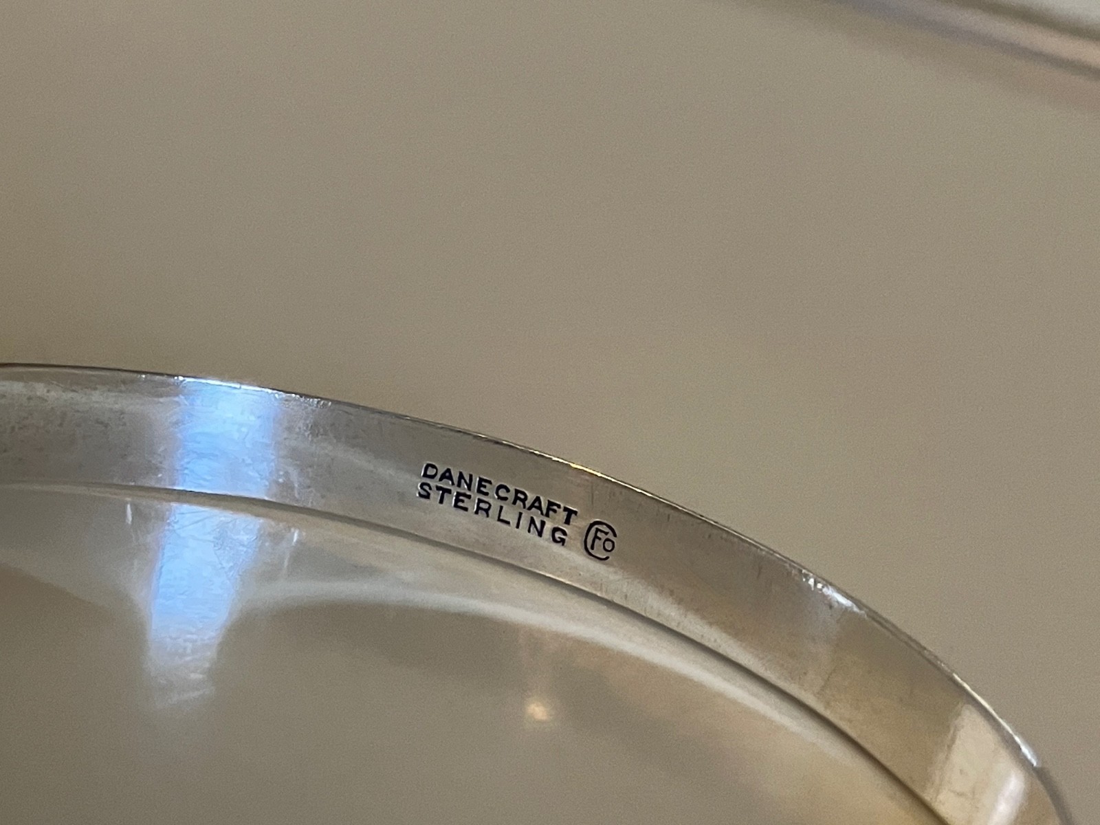 VINTAGE STERLING SILVER ART DECO JAZZ REPOUSSE PATTERN DANECRAFT BANGLE BRACELET