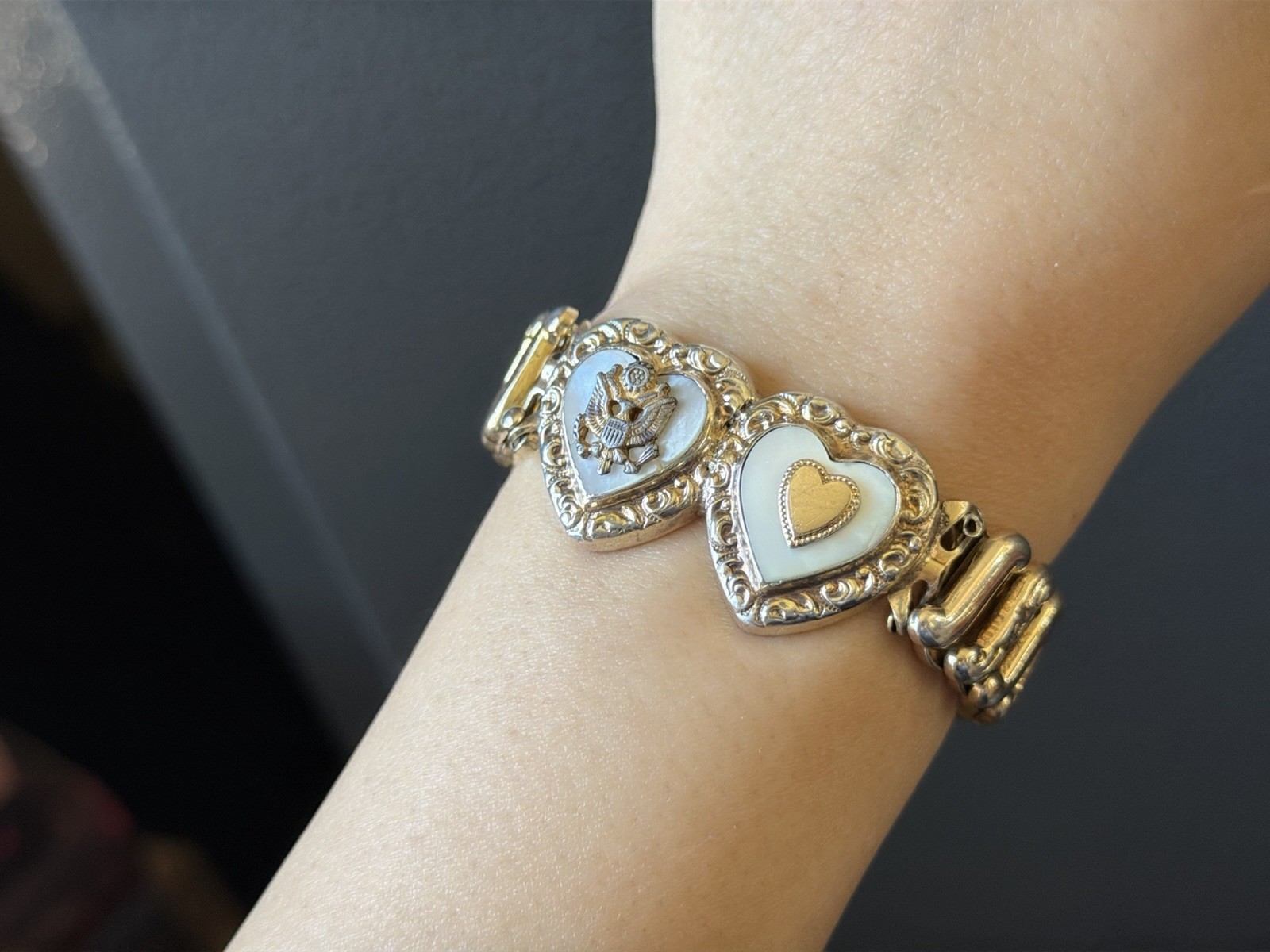 WWII US Military Gold Tone Sweetheart Stretch Bracelet