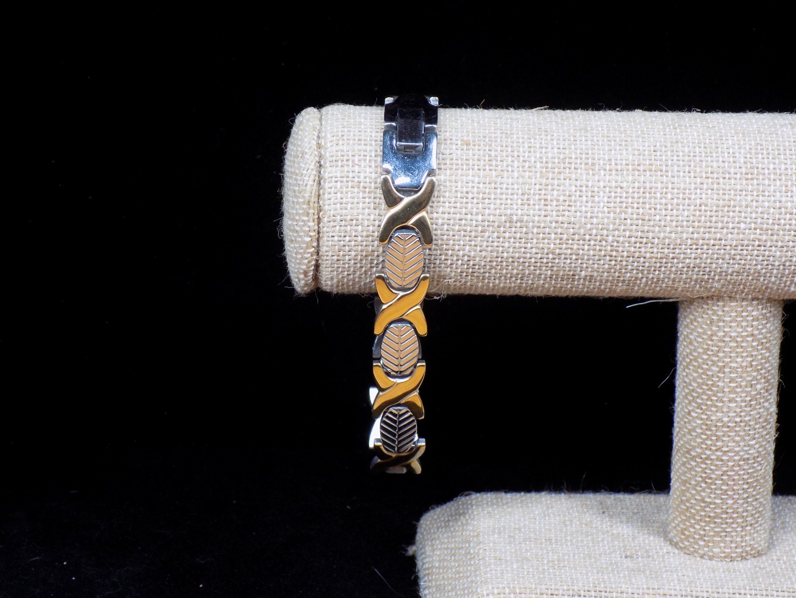 Vintage Stainless Steel Bracelet XO Leaves Unisex Two Tone Size 8″ L x 1/2″ W