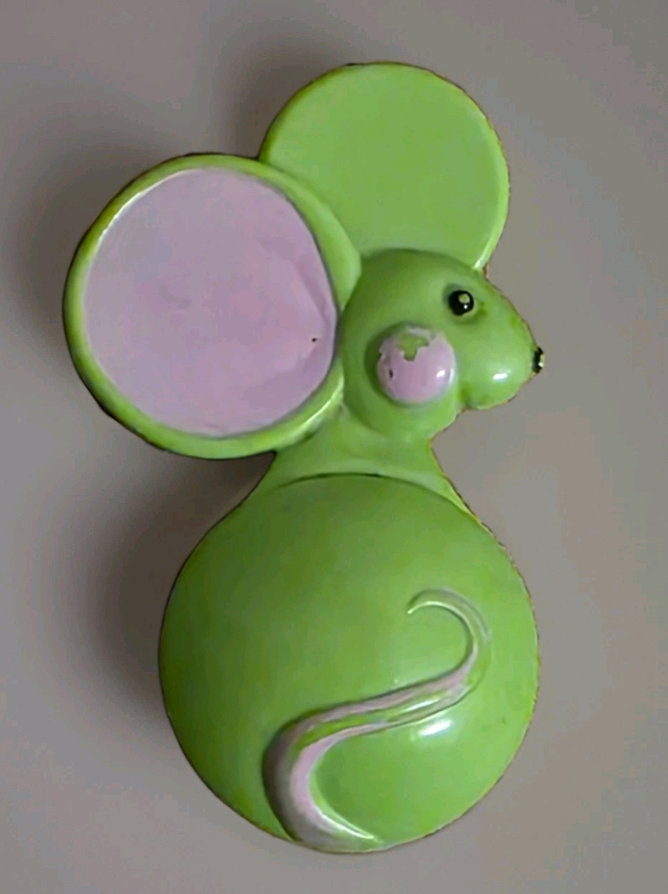Vintage 1971 Avon Green Mouse Fragrance Glace’ Pin Pal Very Good Condition