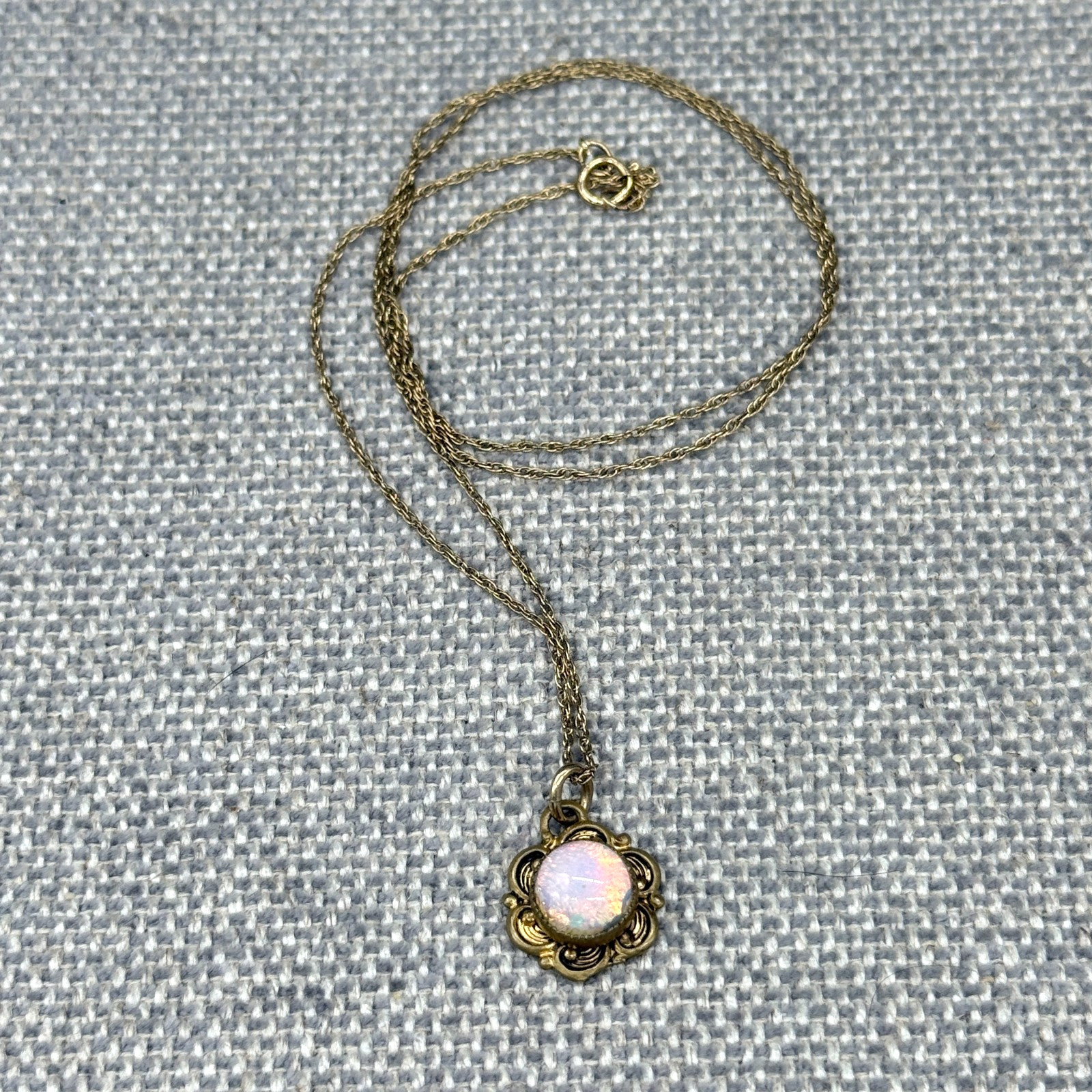 Vintage Necklace Imitation Opal Pendant 14K Gold Filled 20 Inches