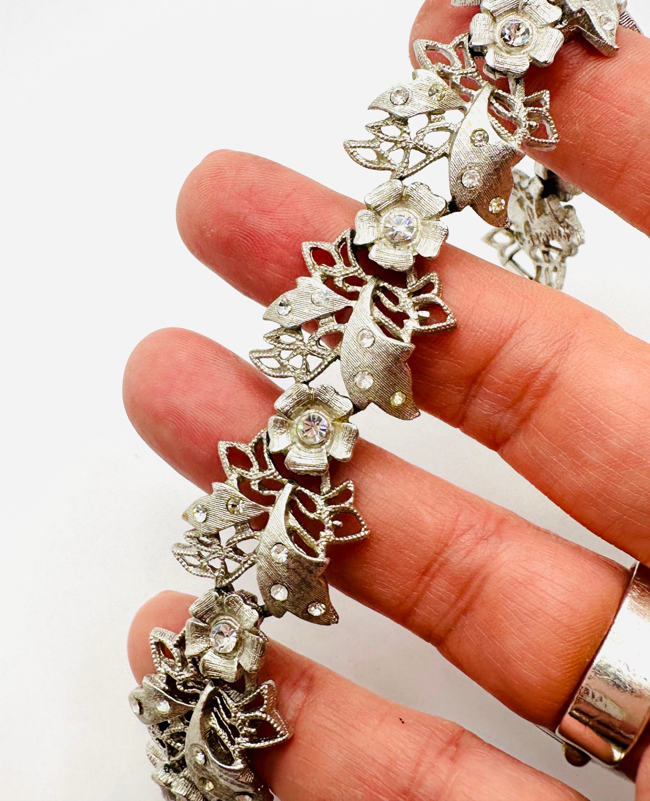 Unusual Signed Vtg Kramer Brushed Silver Tone Rhinestone Floral Bracelet 6.75″