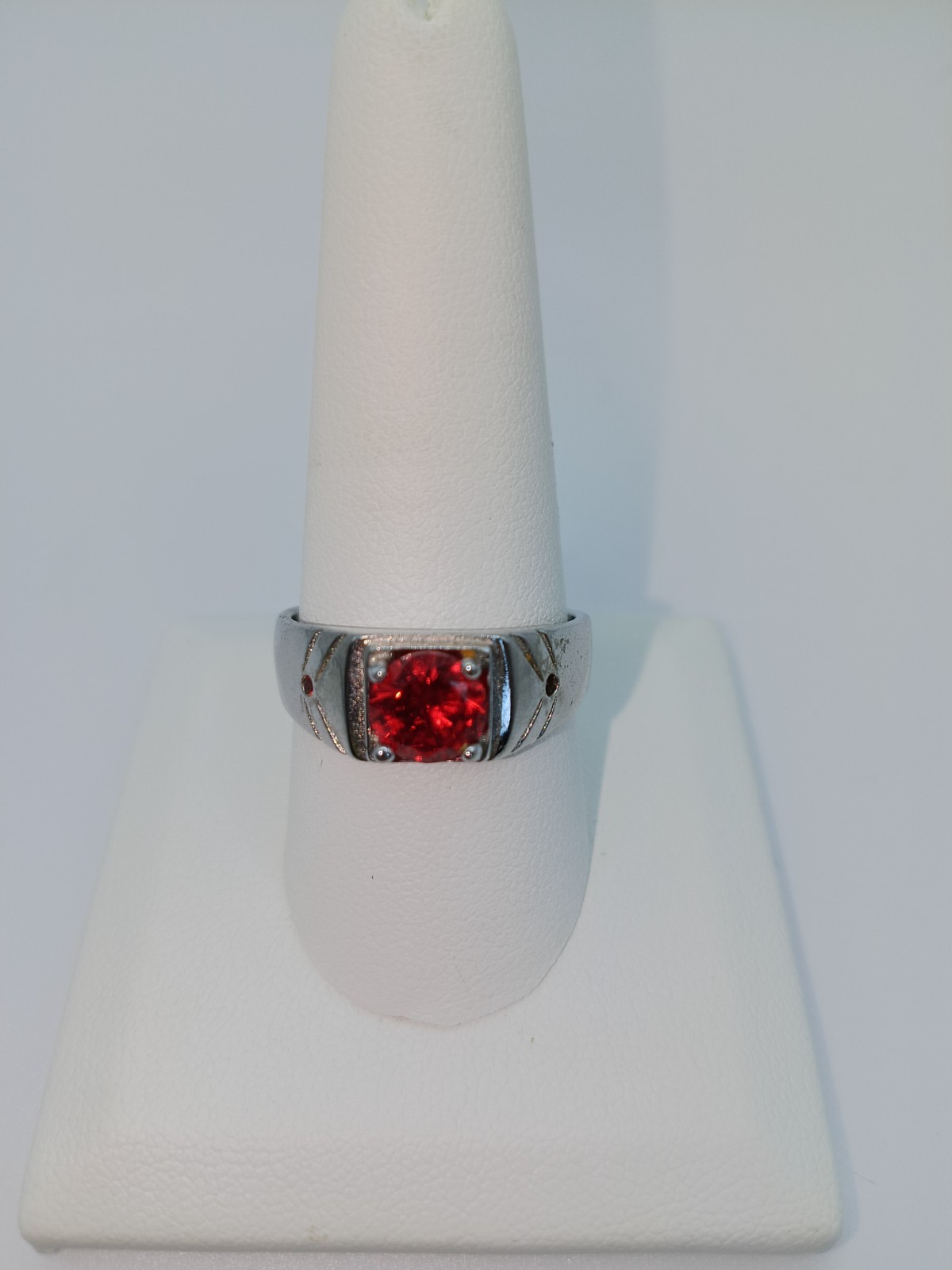 Vintage sterling silver 925 signet-style ring with a deep red gemstone Size 10