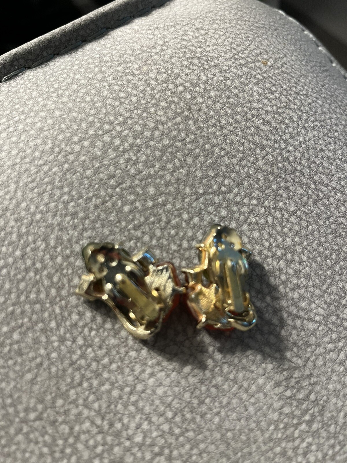 Vintage gold tone faux stone earrings. clip. see pics