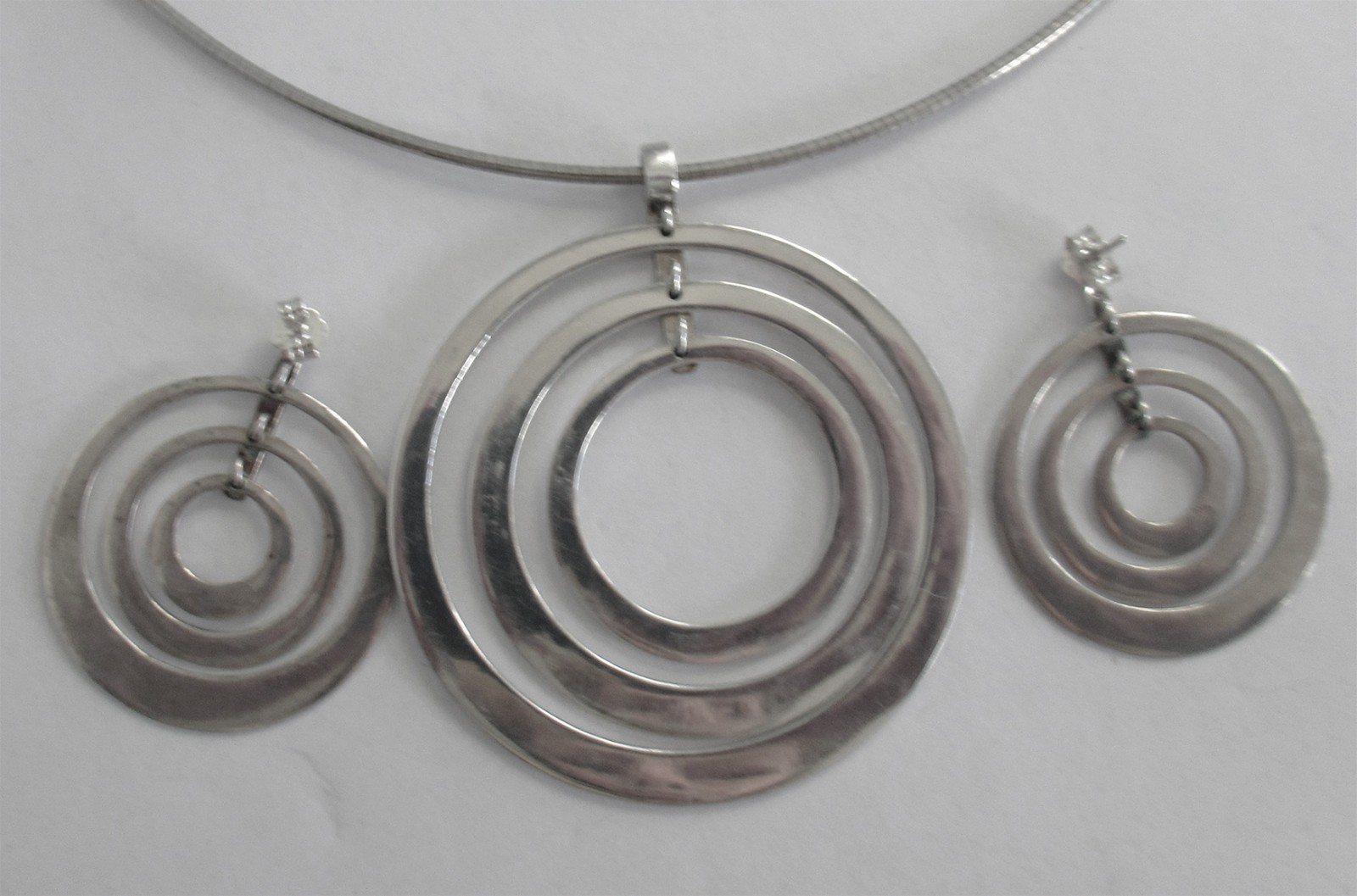 SET: MODERNIST STERLING PENDANT NECKLACE & EARRINGS 2.5 IN PEND, 1 5/8″ EARRGS
