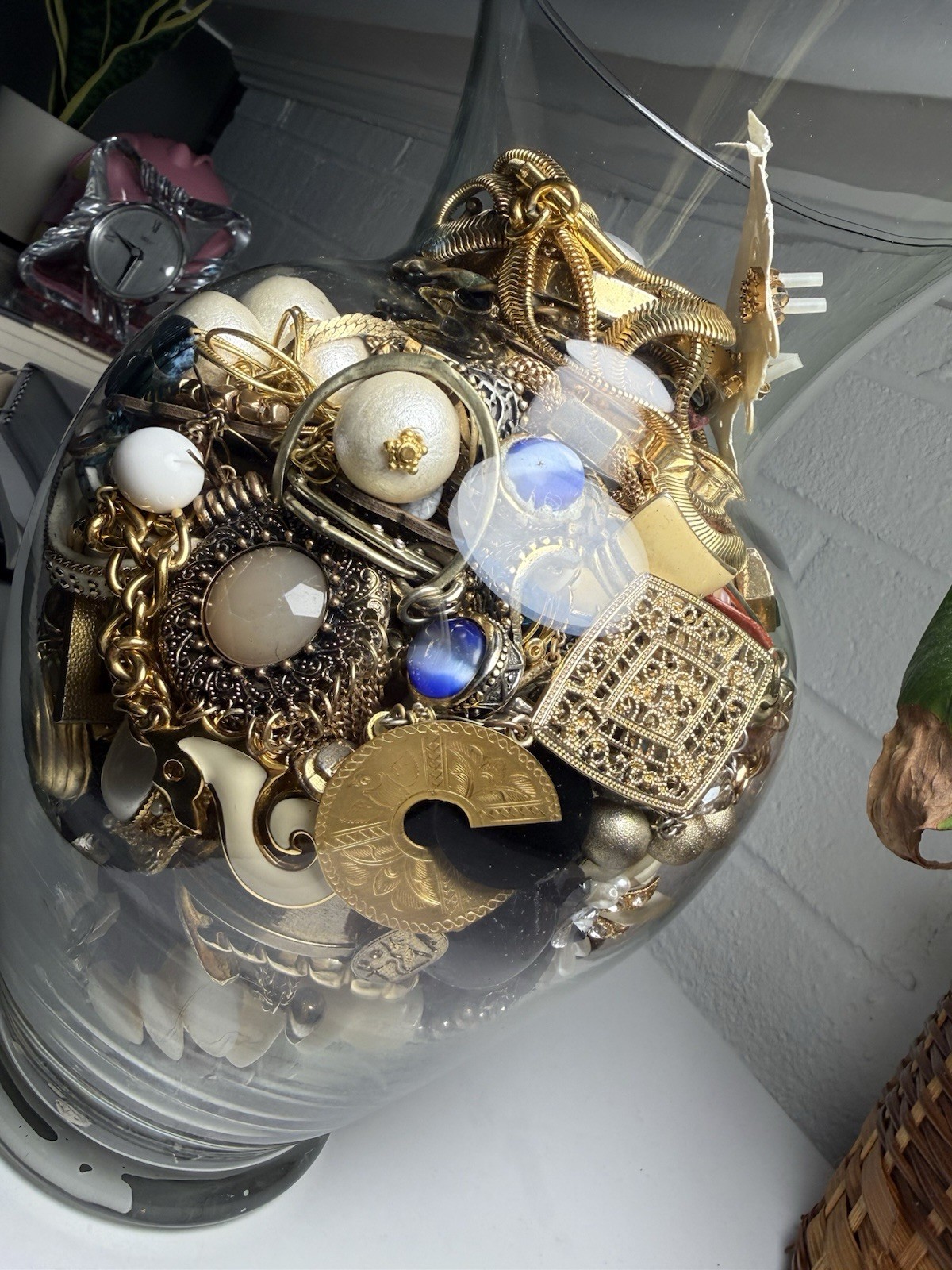 7.6 Lb Mixed Gold Tone & Silver Tone Jewelry Lot Necklaces Earrings Bracelets