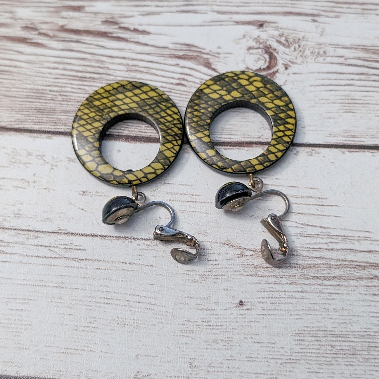 Vintage Clip On Earrings 1 & 5/8″ Very Large Stunning Scale Pattern Dangle Drop