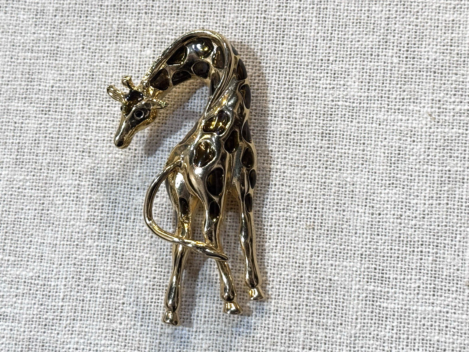 Vintage Goldtone Enamel Giraffe Animal Brooch Pin 3″ Long