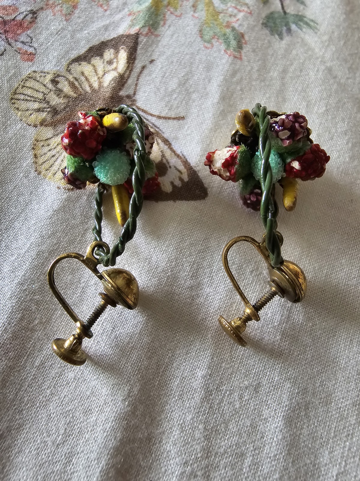 Vintage 1940s Woven Fruit Basket Earrings Screw Back Kitsch Rockabilly
