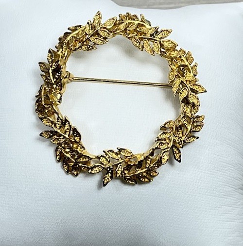 Vintage Gold Filled Brooch Round Wreath A 1847 Signed Leaves 1 3/4″