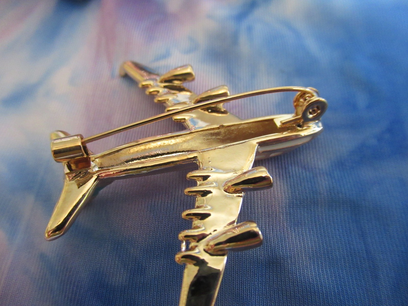 Nouveau Bon Voyage Airplane Brooch & Airplane Travel Pierced Earrings Set NEW