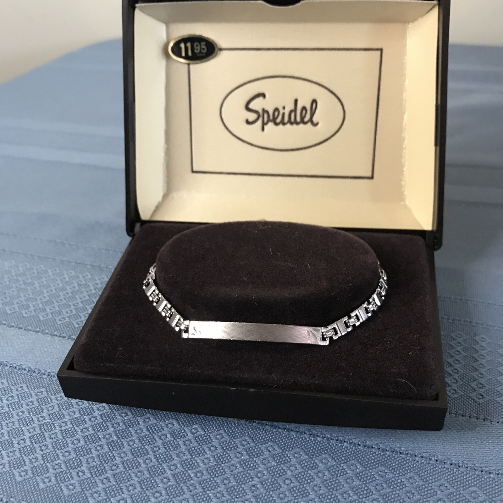 NIB Speidel ID Women’s Bracelet In Jeweler’s Original Box Silver Tone Beautiful