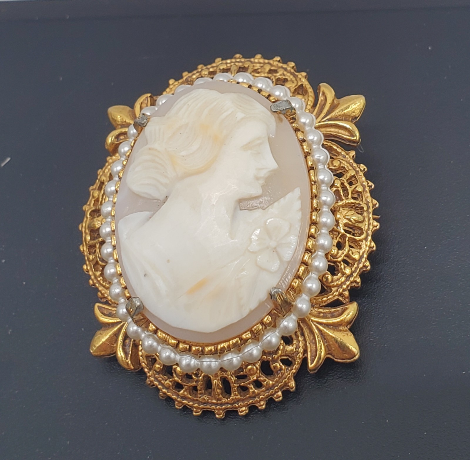 Florenza Gold Tone Oval Cameo Portrait Brooch Pendant Ornate Frame Pearls ~1.5″