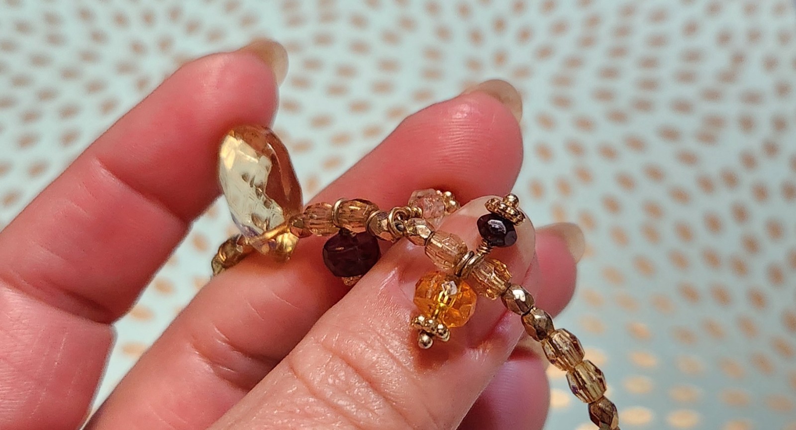 Vtg Cookie Lee faceted Purples/Yellows Lucite Charm Necklace on pale Gold chain