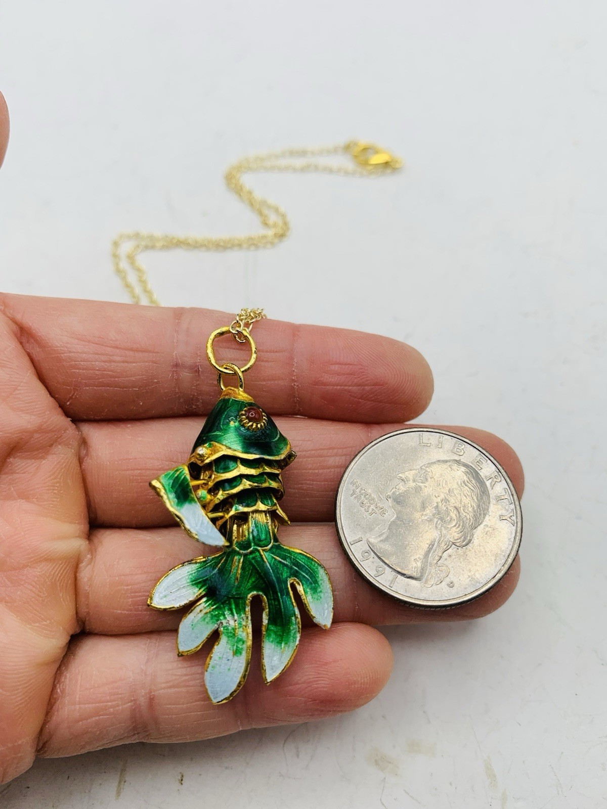Vintage Lucky Asian Chinese Enamel Articulated Green Gold Tone Fish 16” Necklace