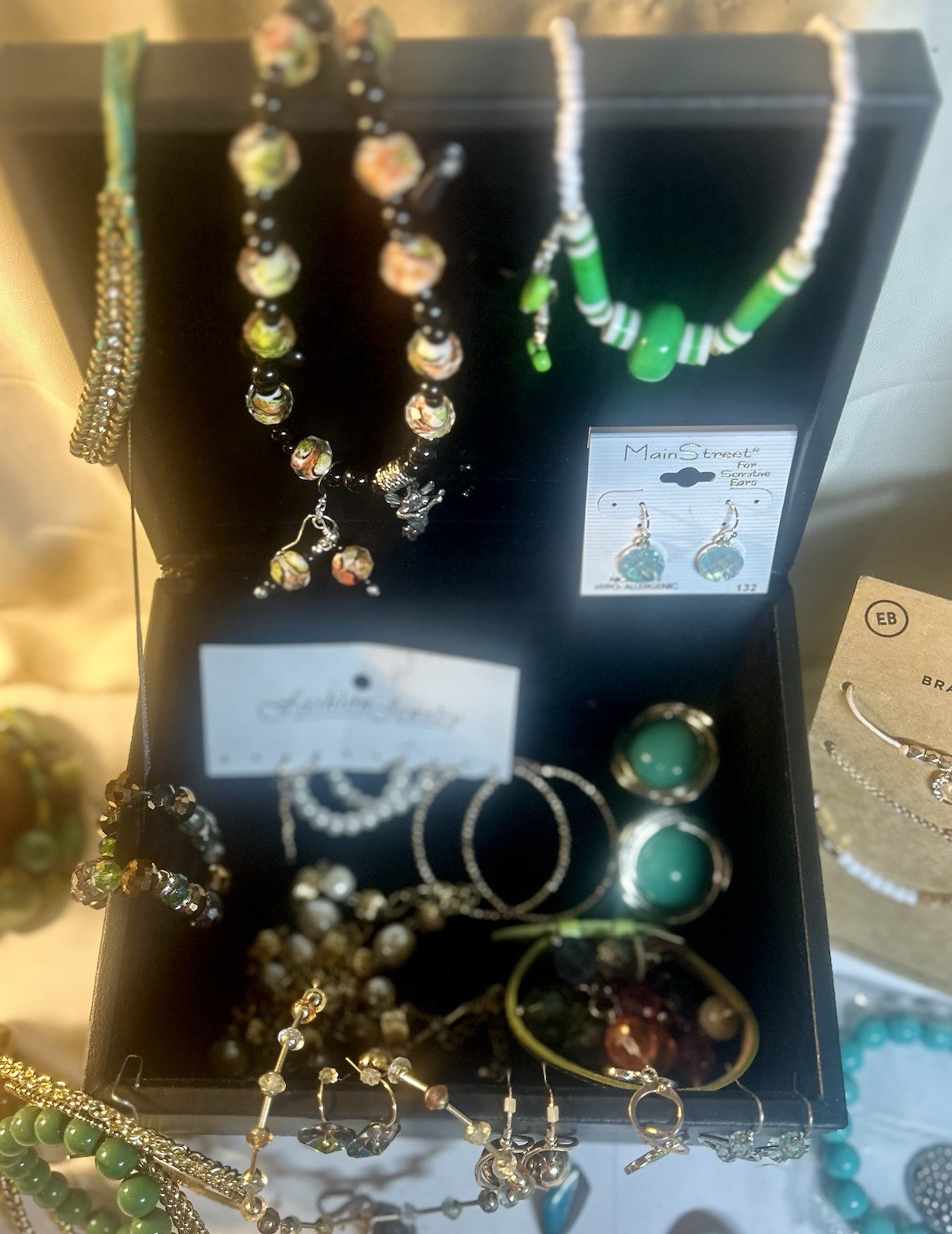 ☘️GREEN☘️Themed Lot-VTG to Mod Estate Jewelry Box 80+ Pieces/2.5+lbs