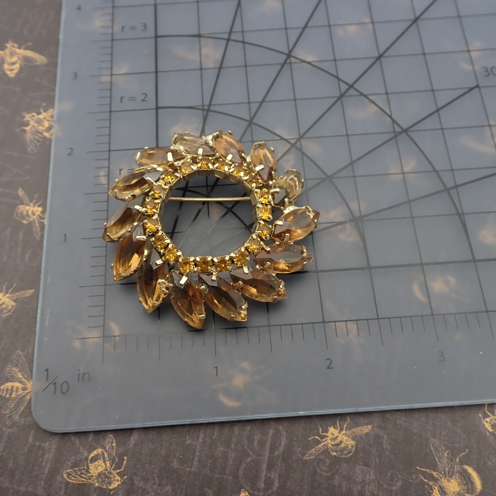 Vintage Golden Brown Open Back Marquise Rhinestone Gold Tone Wreath Pin Brooch