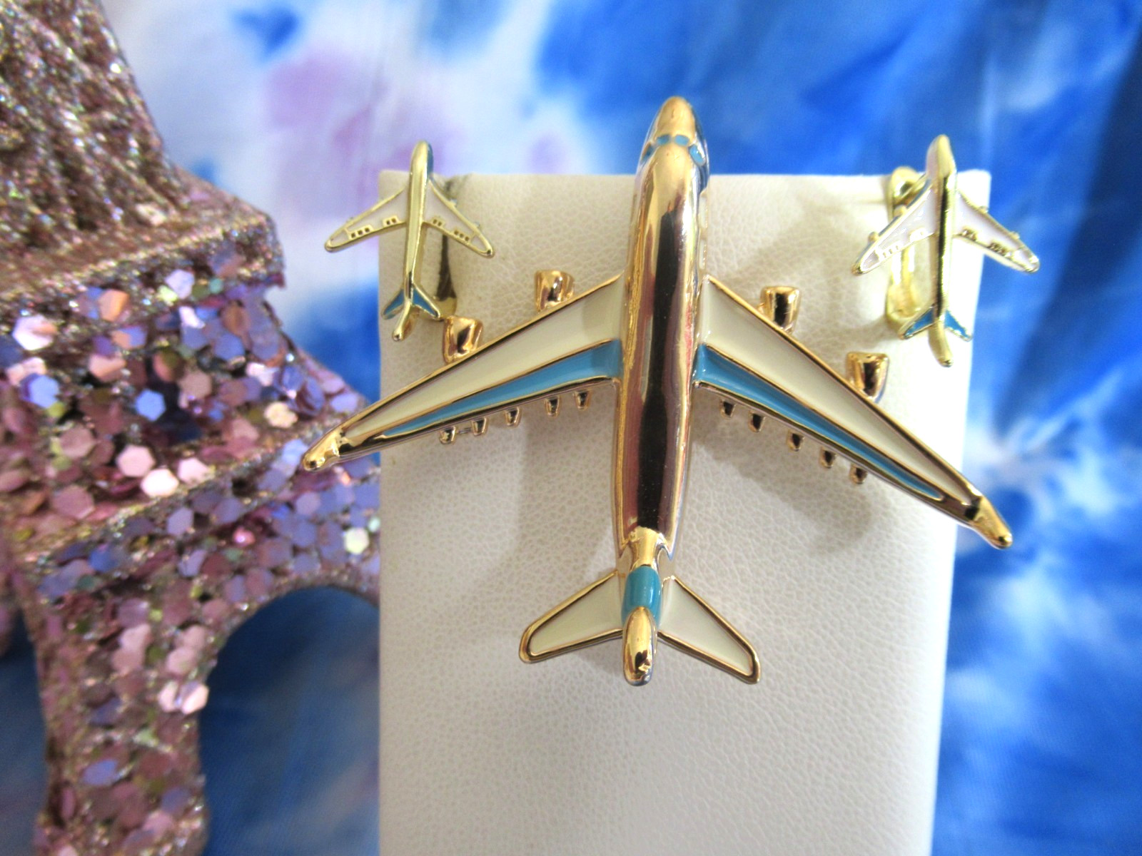 Nouveau Bon Voyage Airplane Brooch & Airplane Travel Pierced Earrings Set NEW