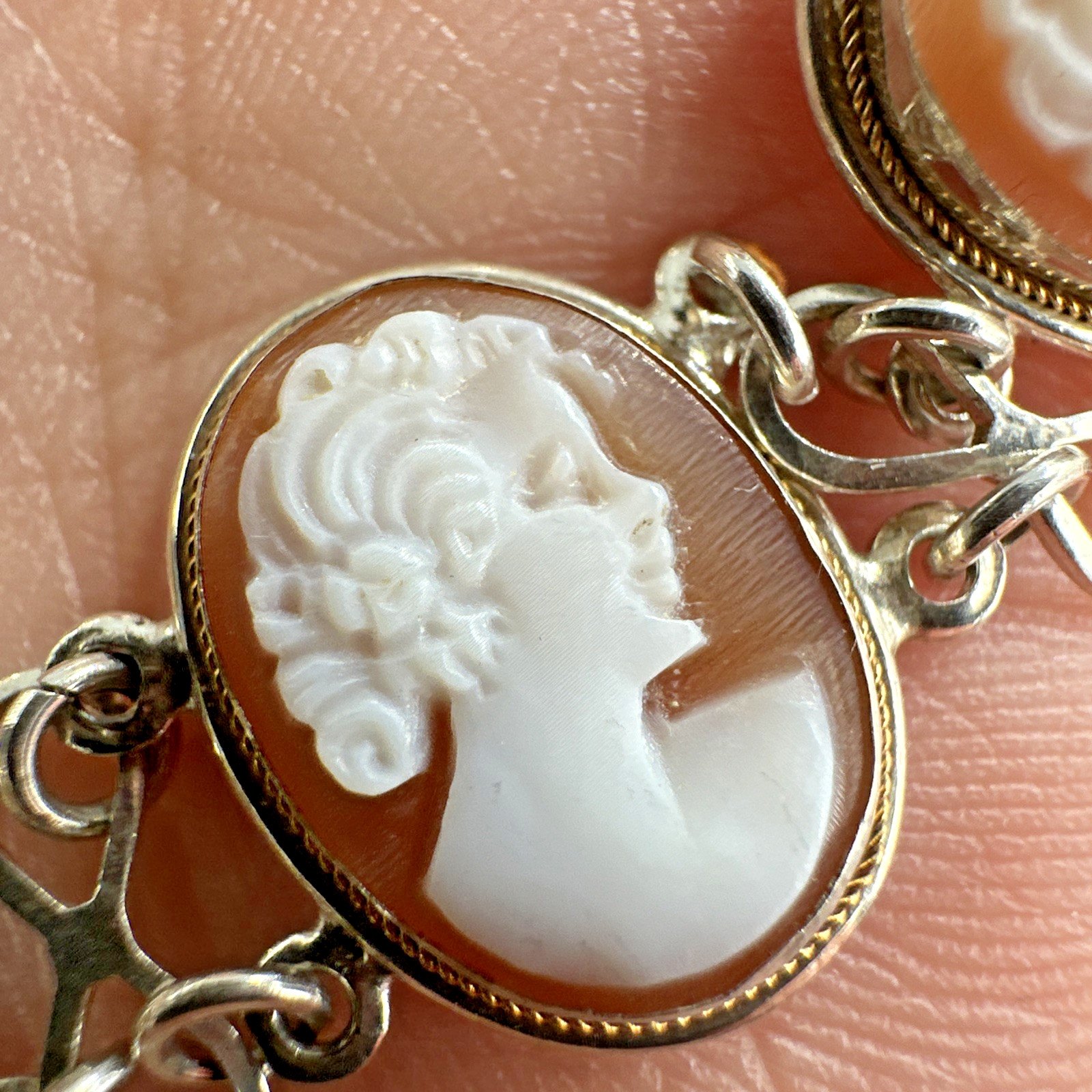 Vtg Stunning Cameo Shell Sterling Silver Bracelet 8″ 13.4g Made in Naples Italy